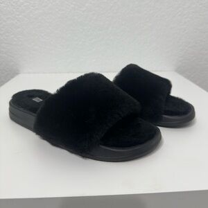 Fit Flop Black Fuzzy Slide Sandals Women’s Size 8.5